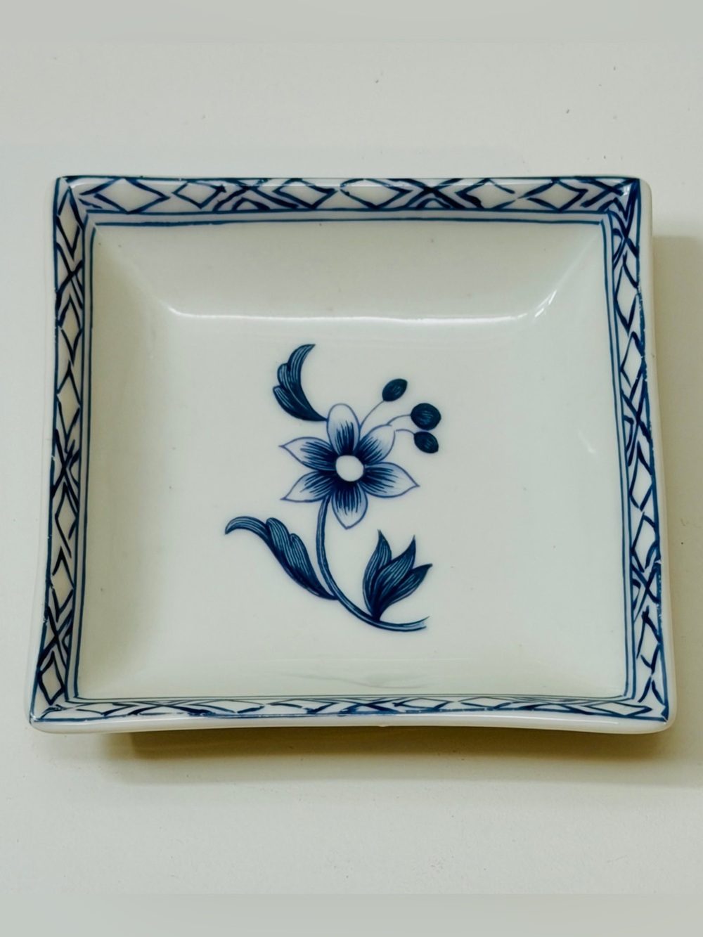 Porcelaine de Paris Vieux Chine Blue White Trinket Pin Dish 7cm